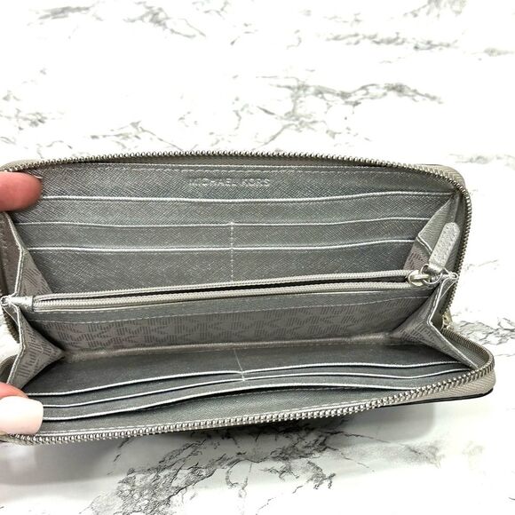 New MICHAEL KORS BLACK/SILVER TRAVEL CONTINENTAL LEATHER WALLET - Picture 9 of 11
